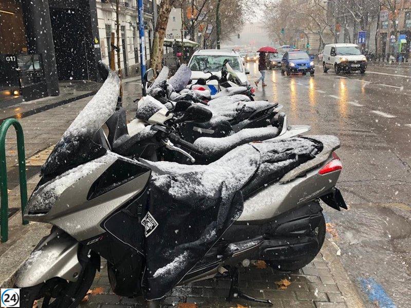 Más de 60 quitanieves y toneladas de sal en despliegue para combatir la nevada.