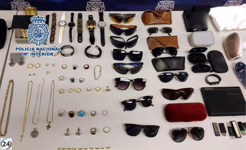 Detenido ladrón en Elche, Guadalajara y Valladolid por robo de joyas y aparatos tecnológicos