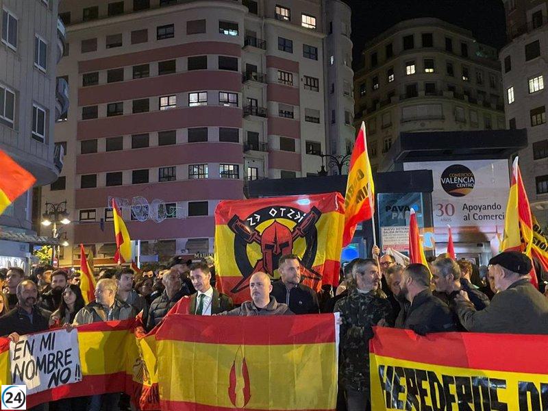 Manifestantes exigen encarcelamiento de Puigdemont y Sánchez en protesta contra el PSPV