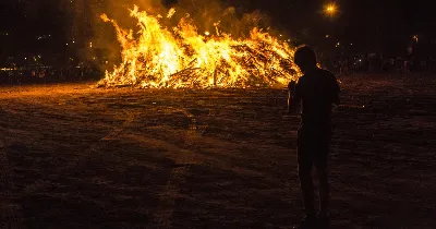 Las hogueras de San Juan: una tradición ancestral que implica a toda la ciudad
