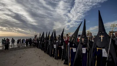 Las procesiones marineras: una devoción que se extiende hasta las playas