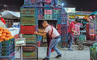 El Mercado Central: una tradición de abastos que sigue vibrante en el presente
