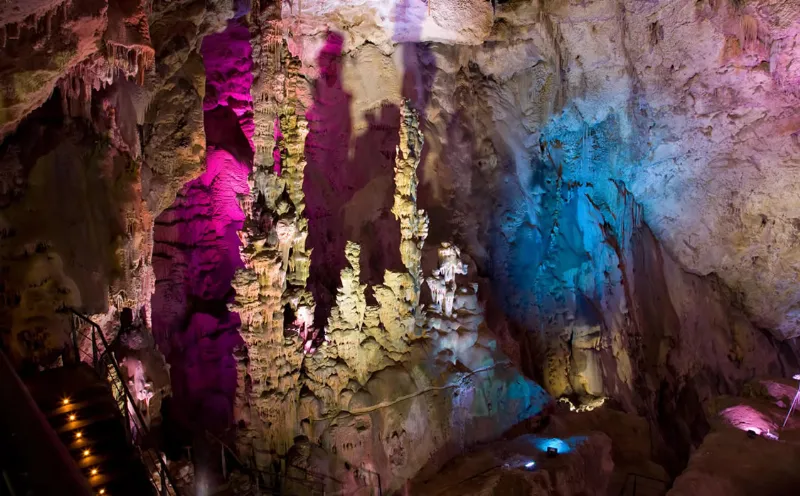 Descubre las cuevas de Canelobre en Benidorm