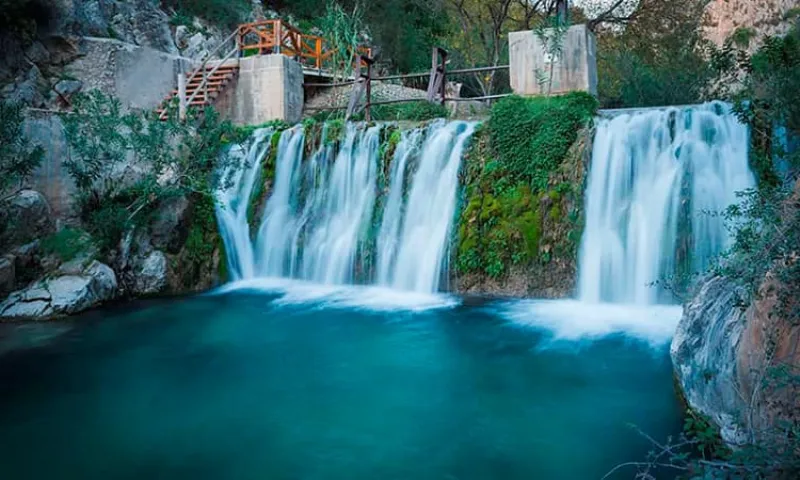 Sumérgete en las aguas cristalinas de las Fuentes del Algar