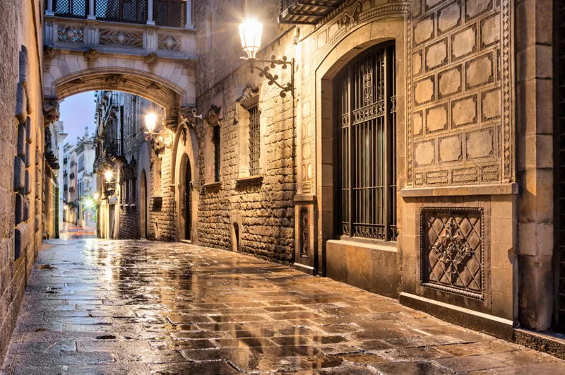 Ciutat Vella, el barrio histórico con monumentos y calles con encanto