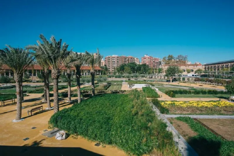 Pasea por el Parque Central de Valencia, un lugar de encuentro de la ciudad